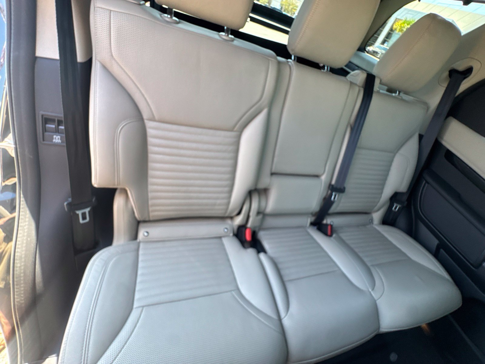 Used 2022 Land Rover Discovery S AWD/4WD image 18