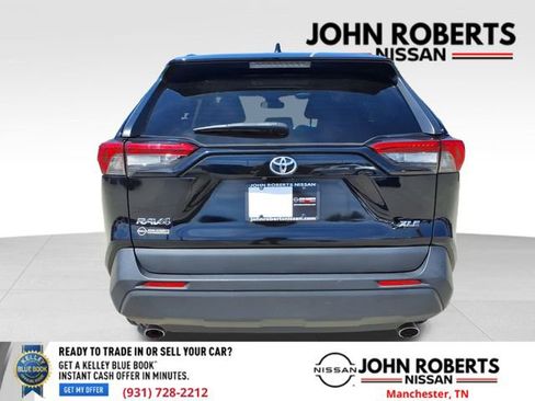 Used 2022 Toyota RAV4 XLE Premium image 15