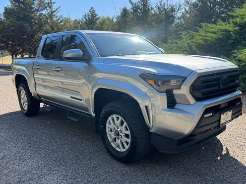 Used 2024 Toyota Tacoma SR5 AWD/4WD image 3
