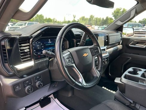 Used 2023 Chevrolet Silverado 1500 LT AWD/4WD image 12