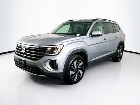 Used 2025 Volkswagen Atlas SE image 3