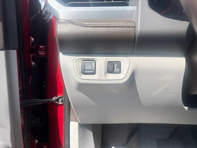 Used 2021 GMC Acadia SLT w/ LPO, Floor Liner Package FWD image 32