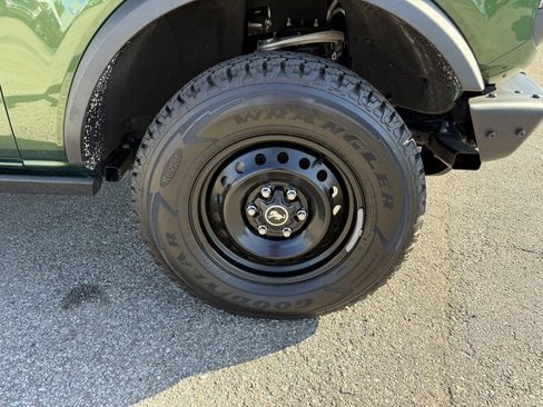 Used 2022 Ford Bronco Black Diamond image 33