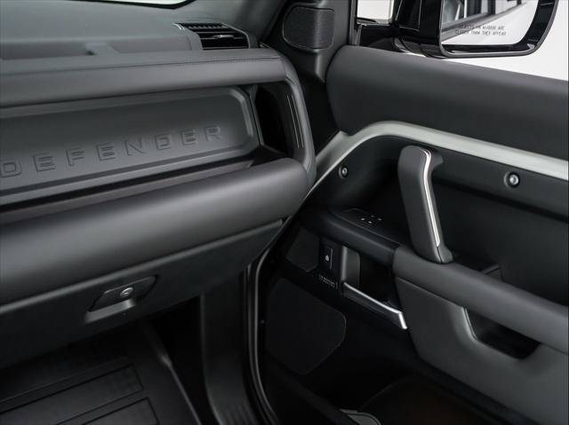 New 2026 Land Rover Defender 130 X-Dynamic SE AWD/4WD image 31