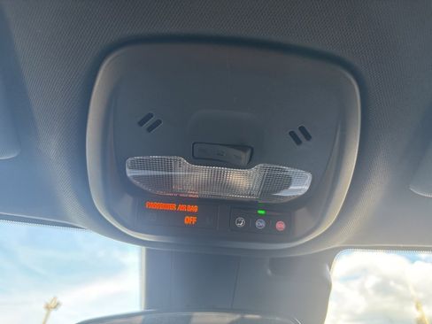 Used 2025 Chevrolet Trax RS image 30