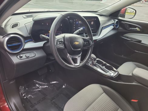 Used 2024 Chevrolet Trax LT w/ Driver Confidence Package FWD image 18