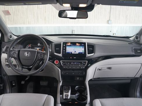 Used 2016 Honda Pilot Touring image 17