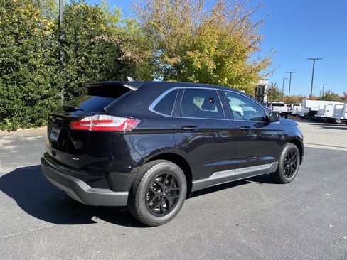 Used 2024 Ford Edge SEL image 9