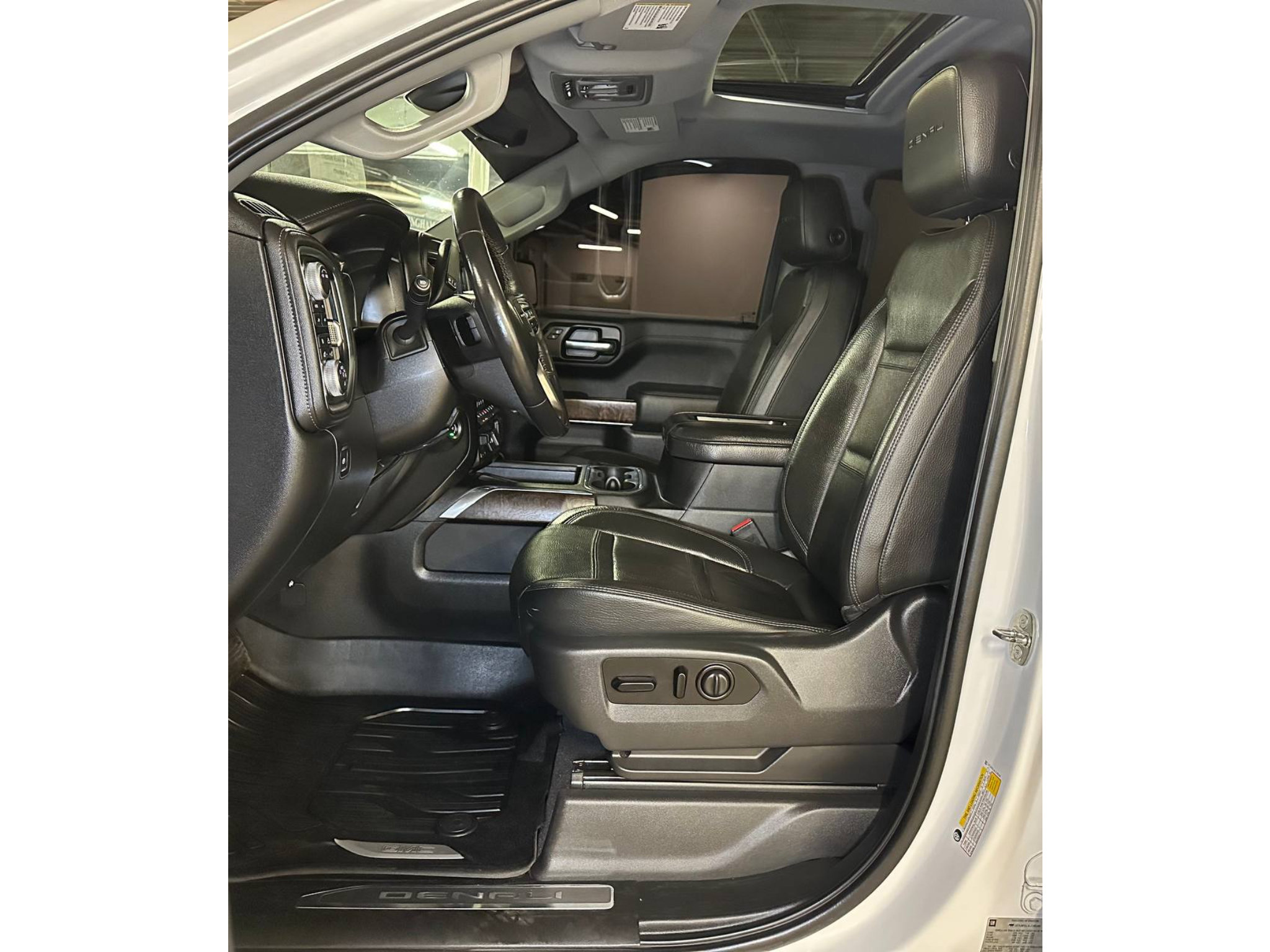 Used 2020 GMC Sierra 1500 Denali w/ Denali Ultimate Package AWD/4WD image 21