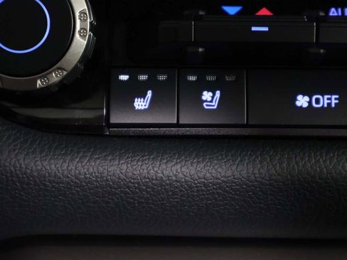 Used 2023 Toyota Tundra Limited image 40