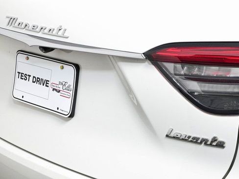 Used 2022 Maserati Levante GT AWD/4WD image 38