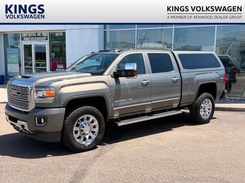 Used 2018 GMC Sierra 2500 Denali w/ Duramax Plus Package AWD/4WD image 2