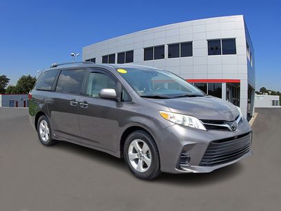 Used 2019 Toyota Sienna LE w/ LE Preferred Package