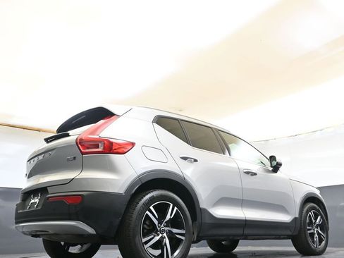 Certified 2025 Volvo XC40 B5 Core image 41
