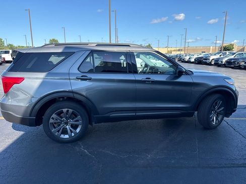 Used 2023 Ford Explorer XLT w/ Equipment Group 202A AWD/4WD image 3