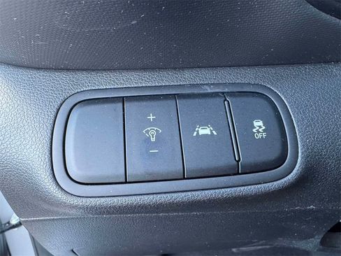 Used 2022 Hyundai Venue SEL w/ Cargo Package image 17