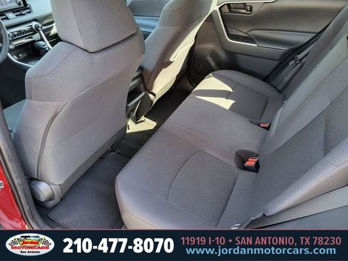 Used 2019 Toyota RAV4 LE FWD image 17