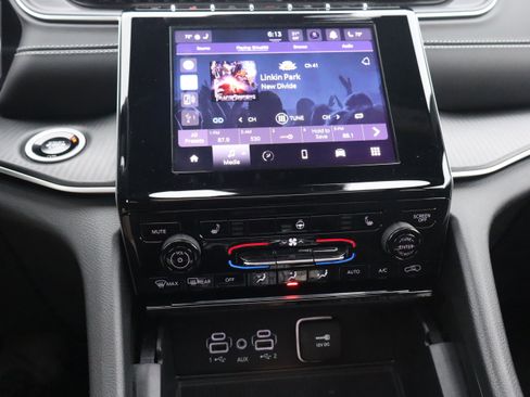 Used 2024 Jeep Grand Cherokee L Laredo w/ Luxury Tech Group I image 19