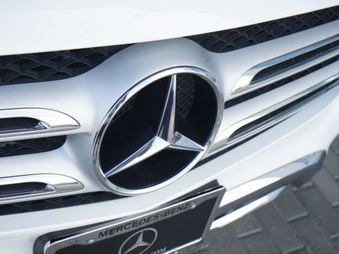 Used 2018 Mercedes-Benz GLC 300 4MATIC image 13
