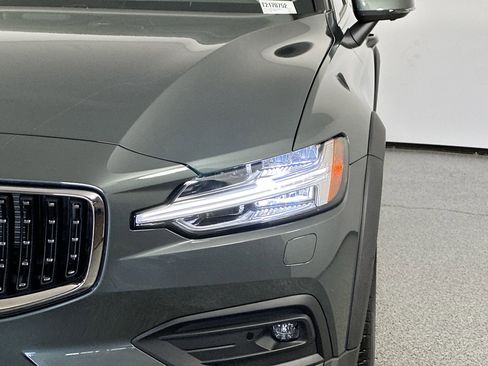 New 2026 Volvo V60 B5 Cross Country Plus w/ Protection Package Premier image 8