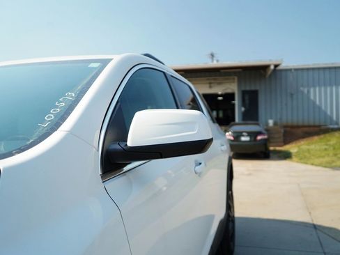 Used 2018 GMC Acadia SLT image 16