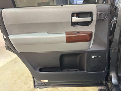 Used 2015 Toyota Sequoia Platinum image 31