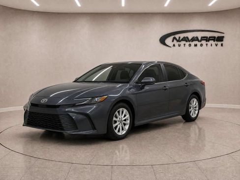 Used 2025 Toyota Camry LE w/ Convenience Package FWD image 4