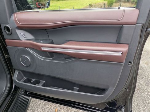Used 2024 Ford Expedition Limited image 34