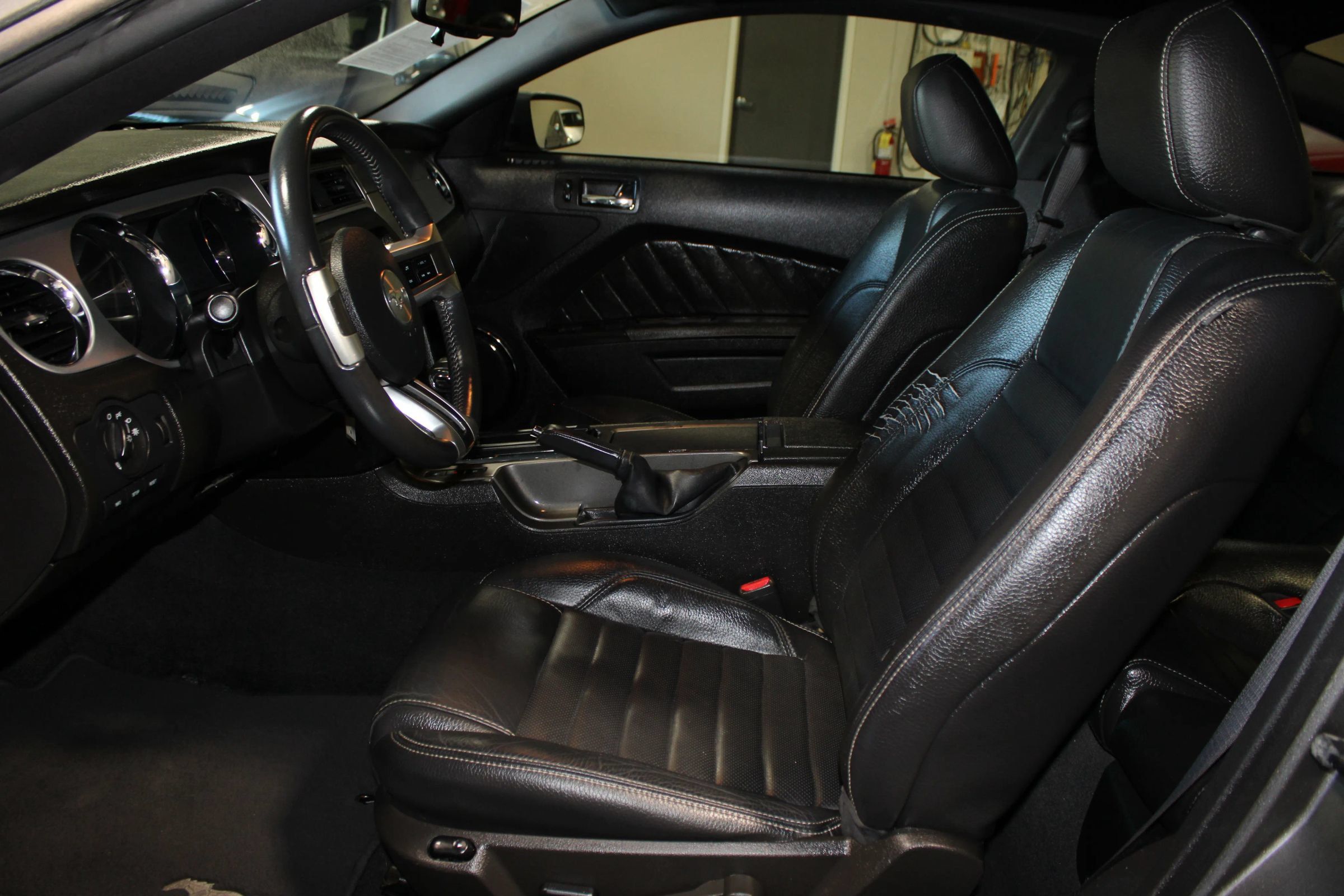 Used 2010 Ford Mustang Coupe RWD image 20