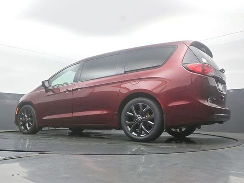 Used 2020 Chrysler Pacifica Touring w/ S Appearance Package FWD image 46