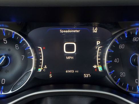 Used 2024 Chrysler Pacifica Touring-L image 21