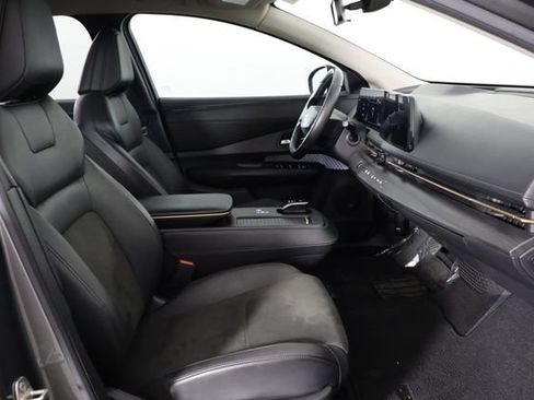 Used 2023 Nissan Ariya AWD image 18