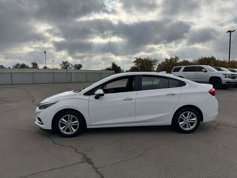 Used 2017 Chevrolet Cruze LT w/ Convenience Package image 7