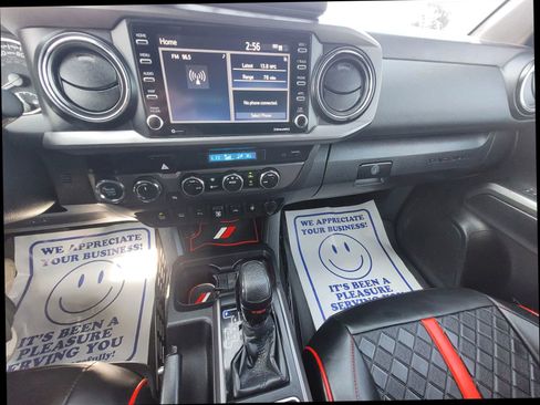 Used 2022 Toyota Tacoma TRD Off-Road image 19