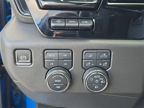 Used 2022 Chevrolet Silverado 1500 ZR2 w/ Technology Package image 24