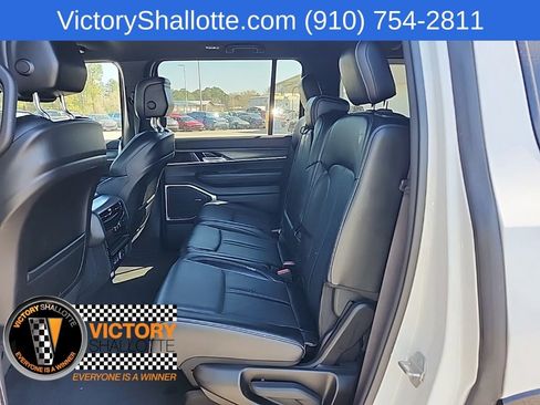 Certified 2024 Jeep Wagoneer Series II w/ Flexible Seating Group RWD image 22