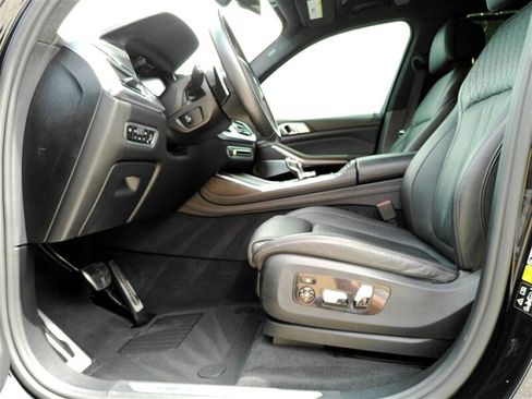 Used 2020 BMW X7 M50i image 18