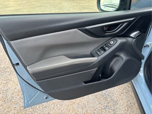 Used 2022 Subaru Crosstrek 2.5i Sport w/ Moonroof Package image 18