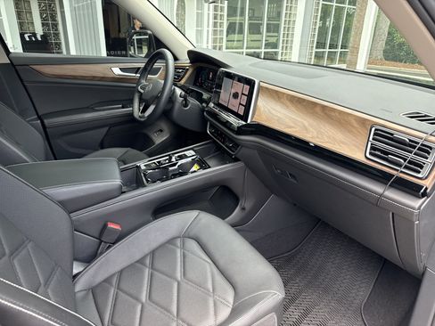 Used 2024 Volkswagen Atlas SE FWD image 34