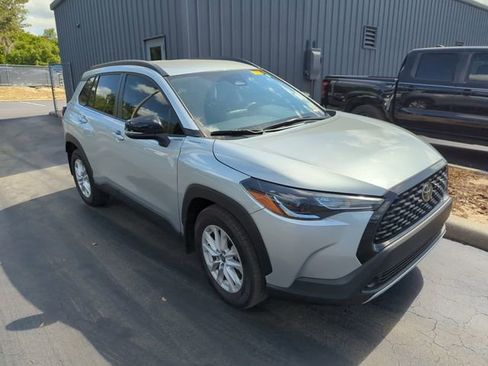 Used 2025 Toyota Corolla Cross LE FWD image 1