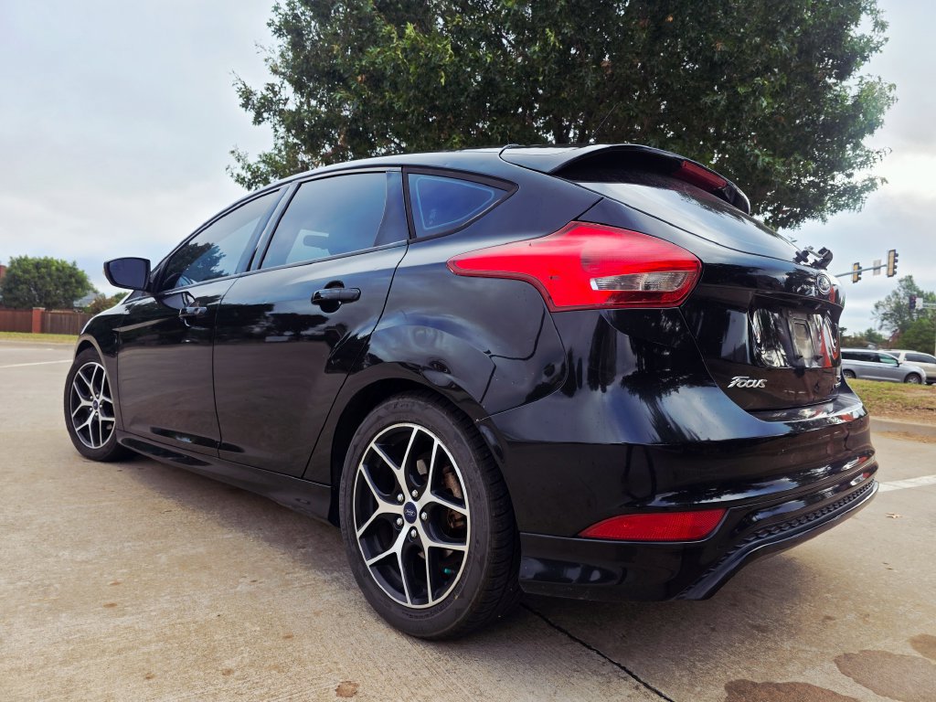 Used 2015 Ford Focus SE w/ SE Sport Package FWD image 7