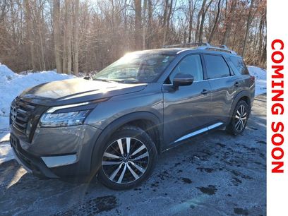 Used 2024 Nissan Pathfinder Platinum w/ Black Appearance Package