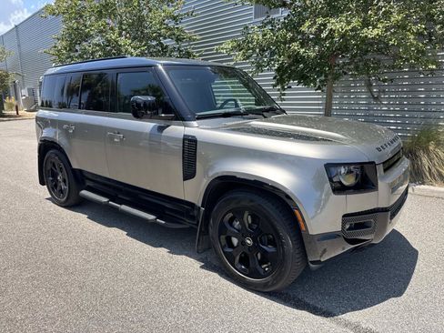 Certified 2025 Land Rover Defender 110 X-Dynamic SE AWD/4WD image 4