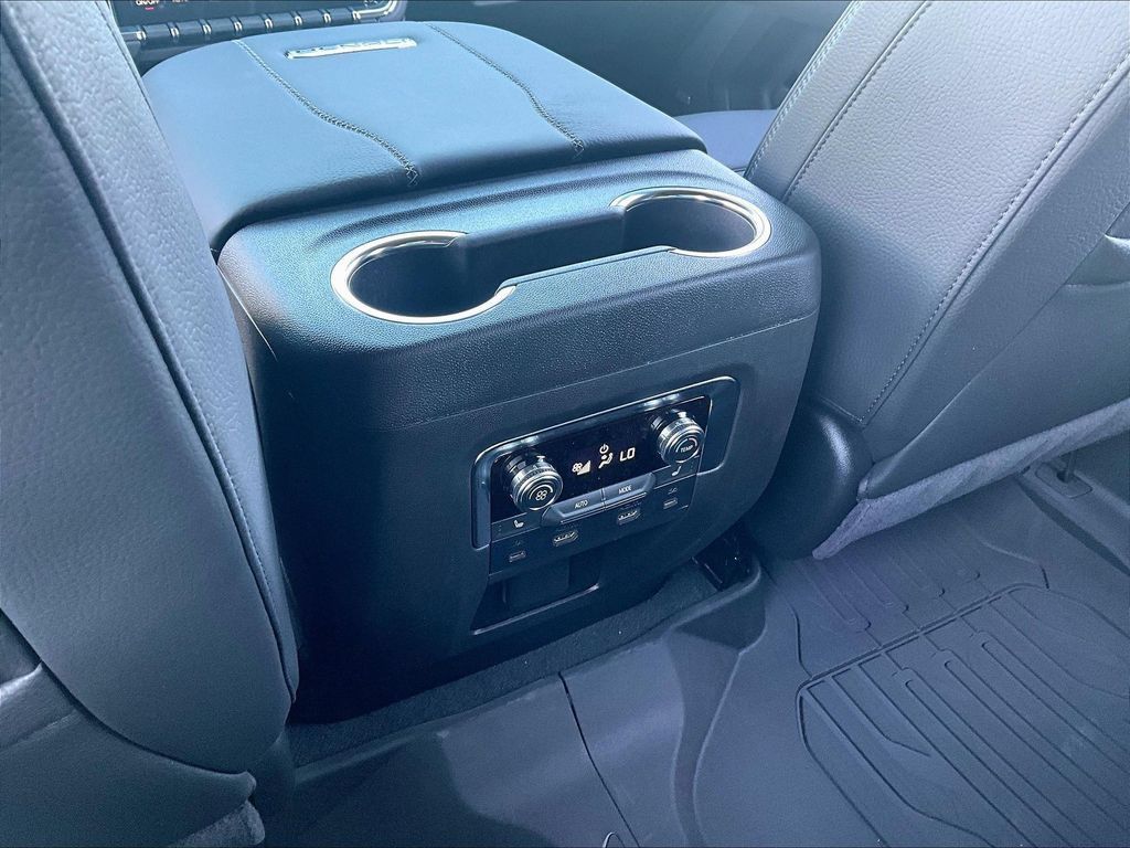 New 2026 GMC Yukon XL Denali w/ Denali Reserve Package AWD/4WD image 19