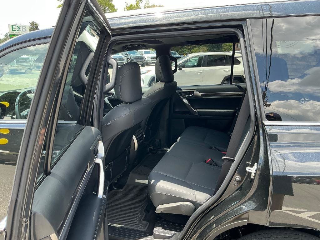 Used 2022 Lexus GX 460 Premium w/ Premium Package AWD/4WD image 14