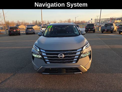 Used 2025 Nissan Rogue SL w/ SL Premium Package image 10