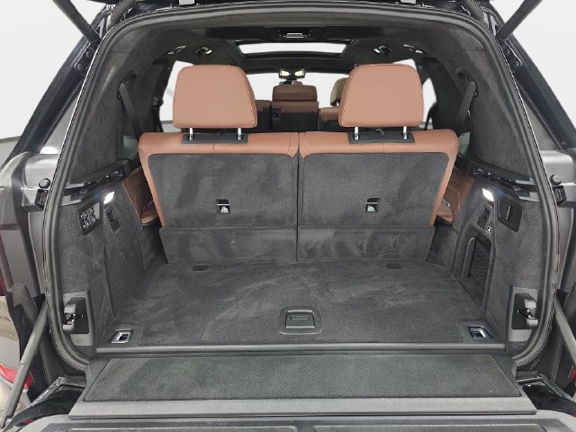 Certified 2025 BMW X7 xDrive40i w/ M Sport Package AWD/4WD image 32