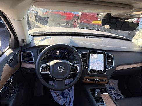 Used 2023 Volvo XC90 B5 Plus image 14