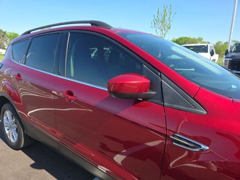Used 2018 Ford Escape SE image 5