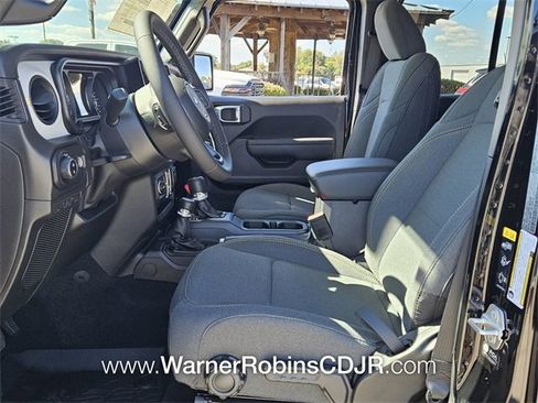 New 2025 Jeep Gladiator Sport image 5